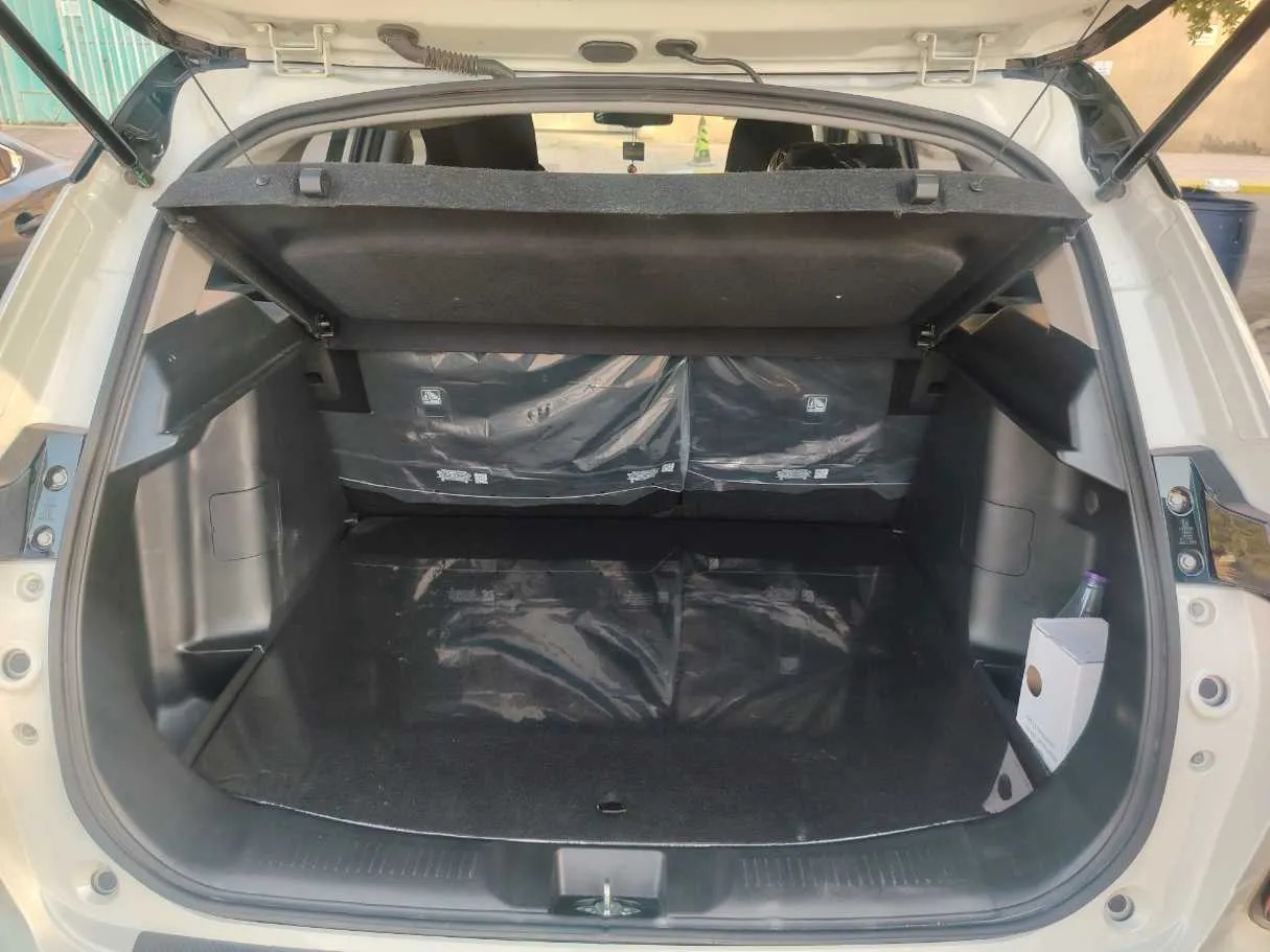 Car image 26