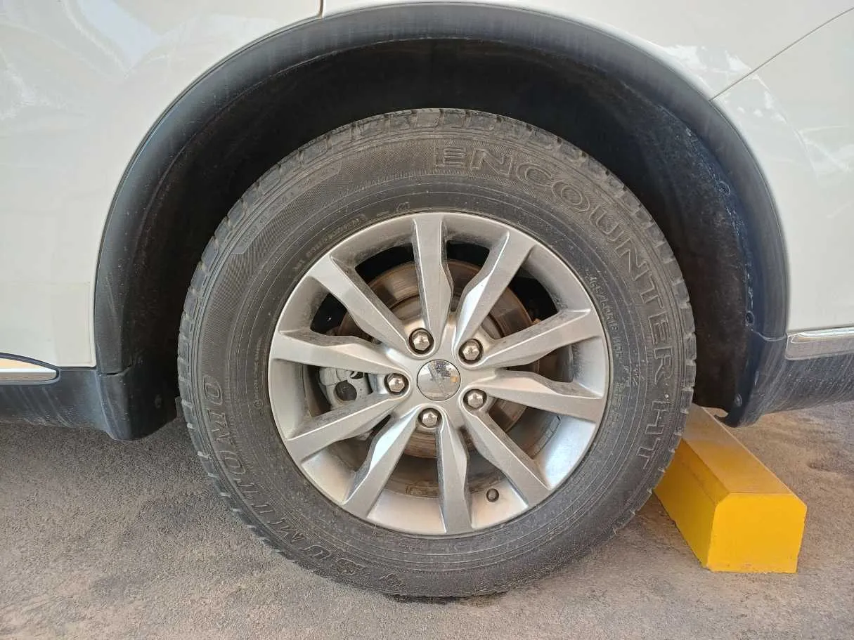 Car image 9