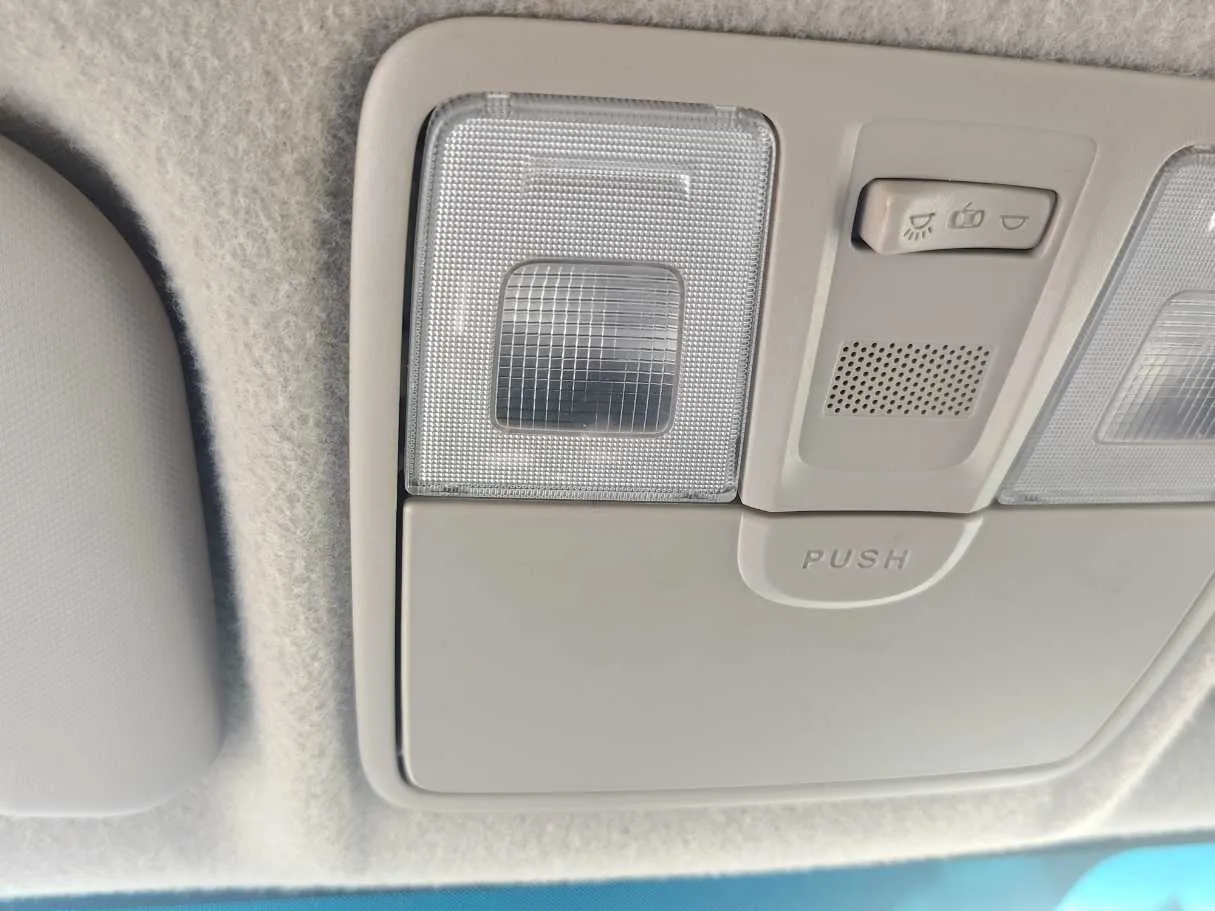 Car image 25