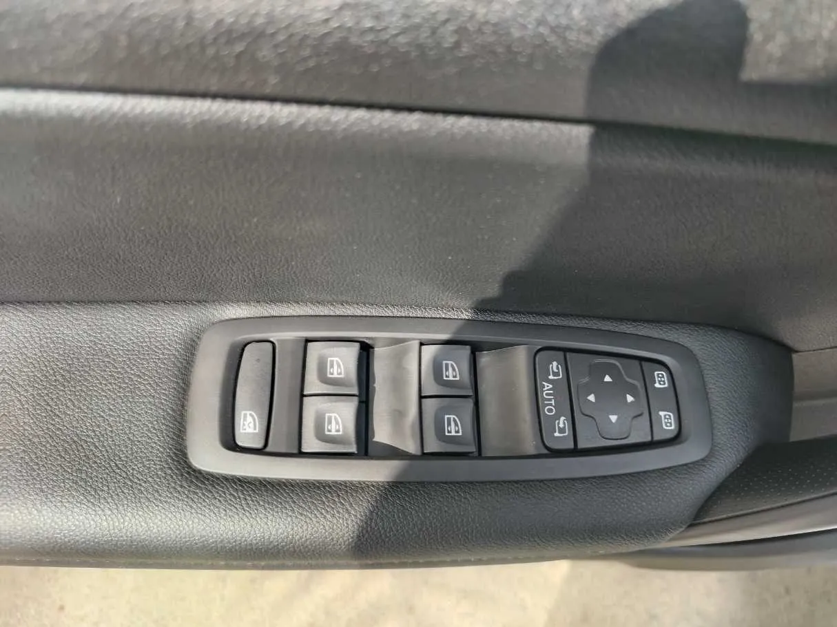 Car image 38