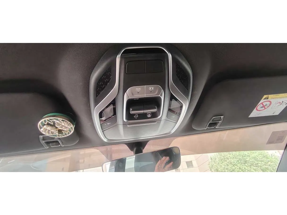 Car image 26