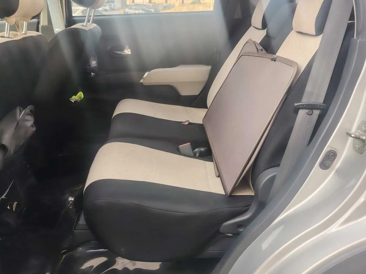 Car image 16