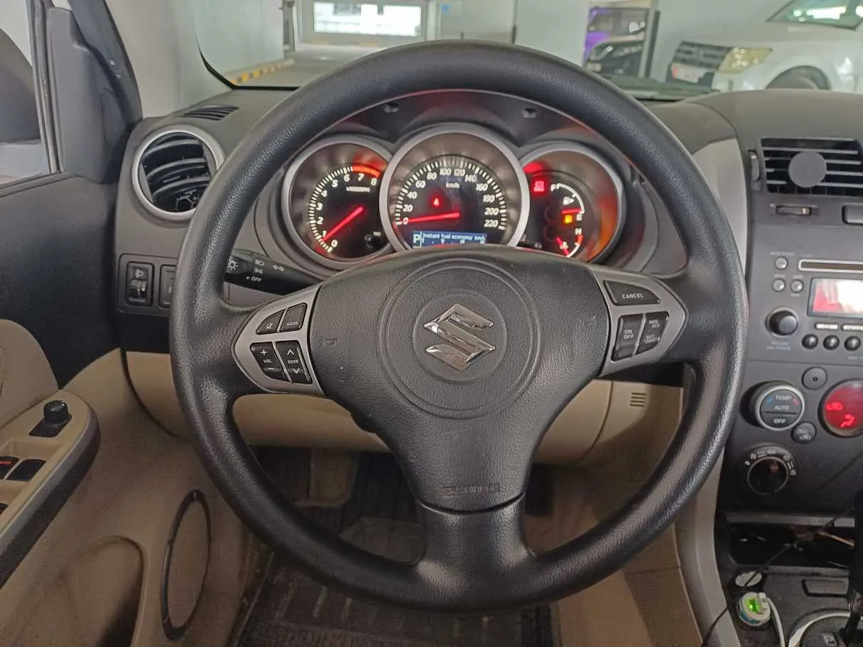 Car image 18
