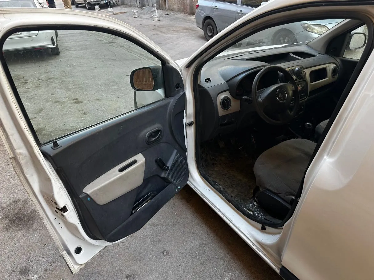 Car image 10