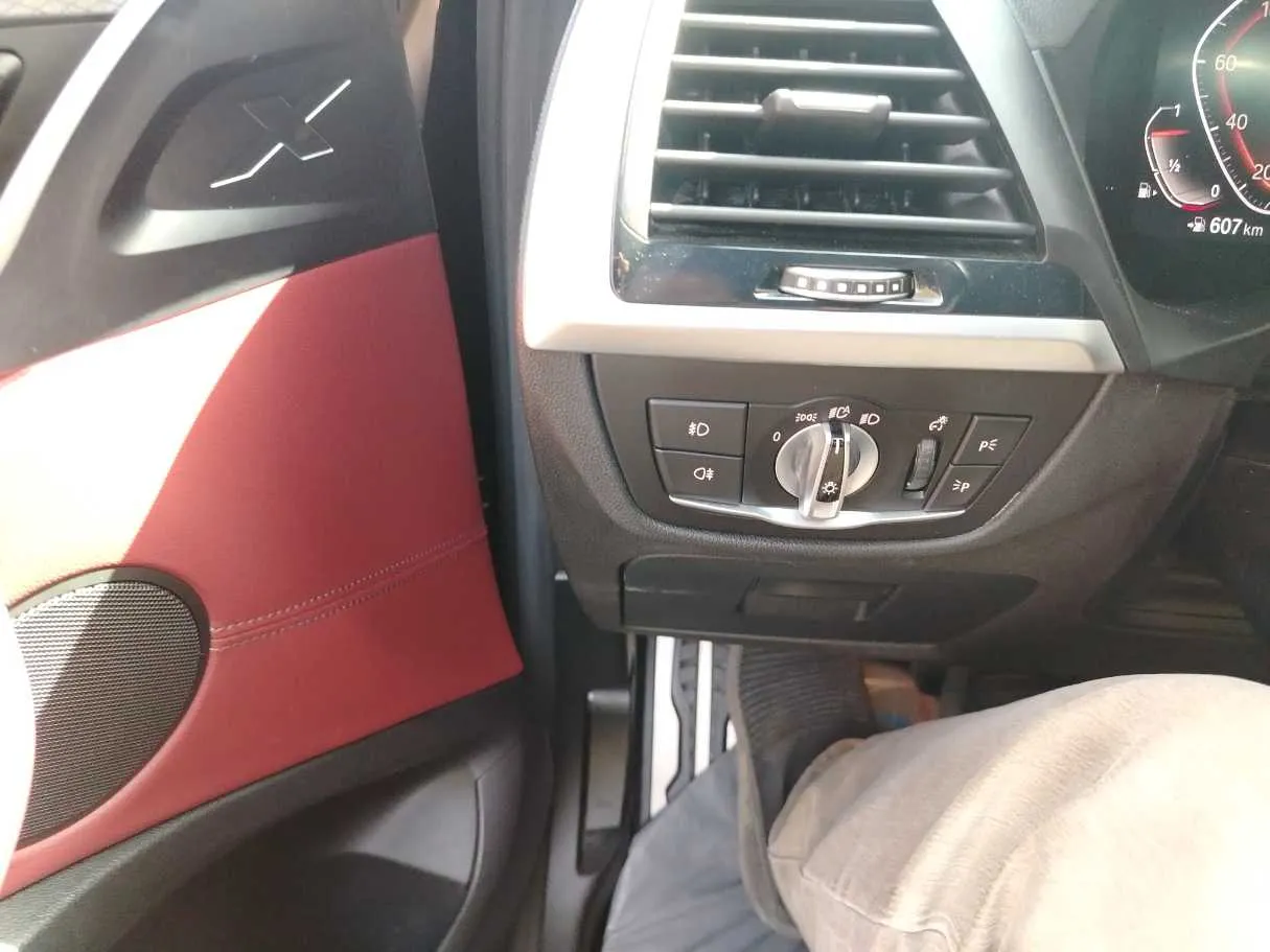 Car image 35