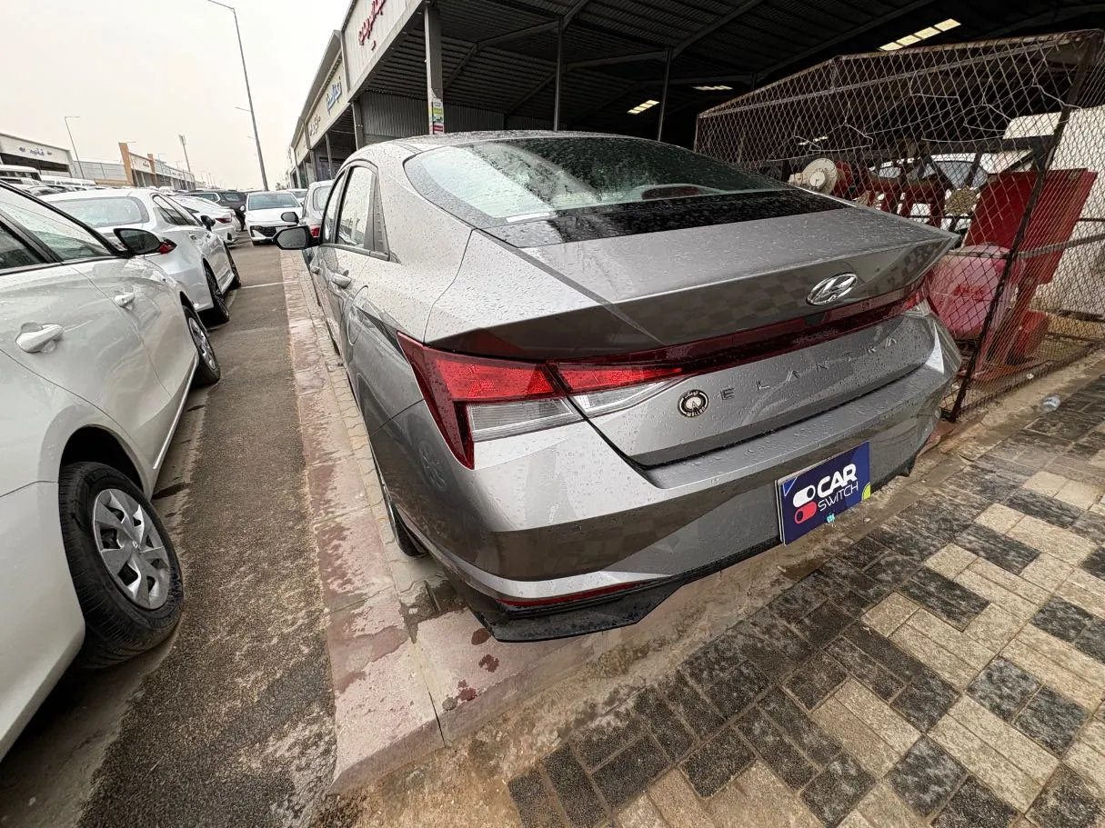 Car image 5