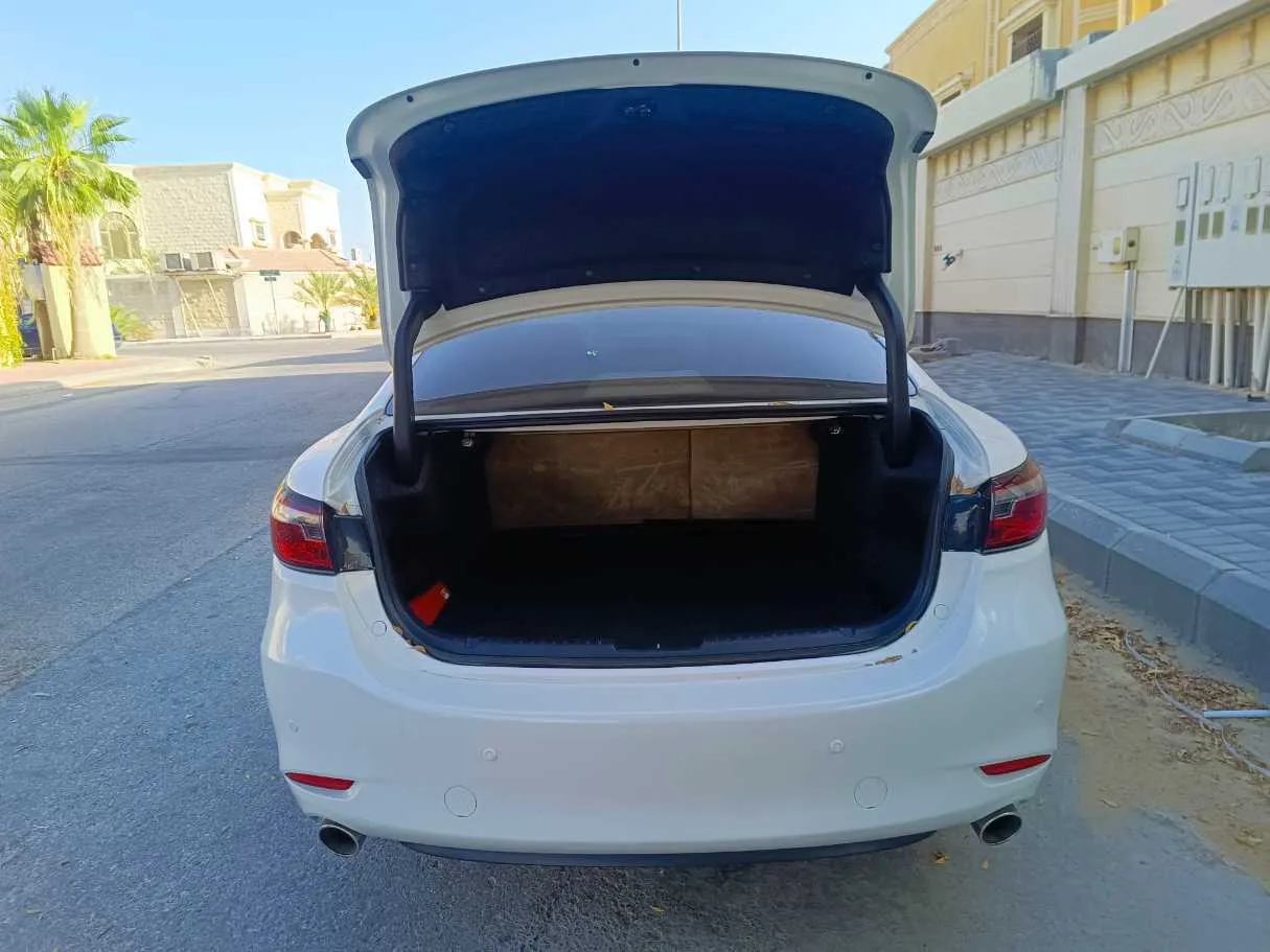 Car image 24