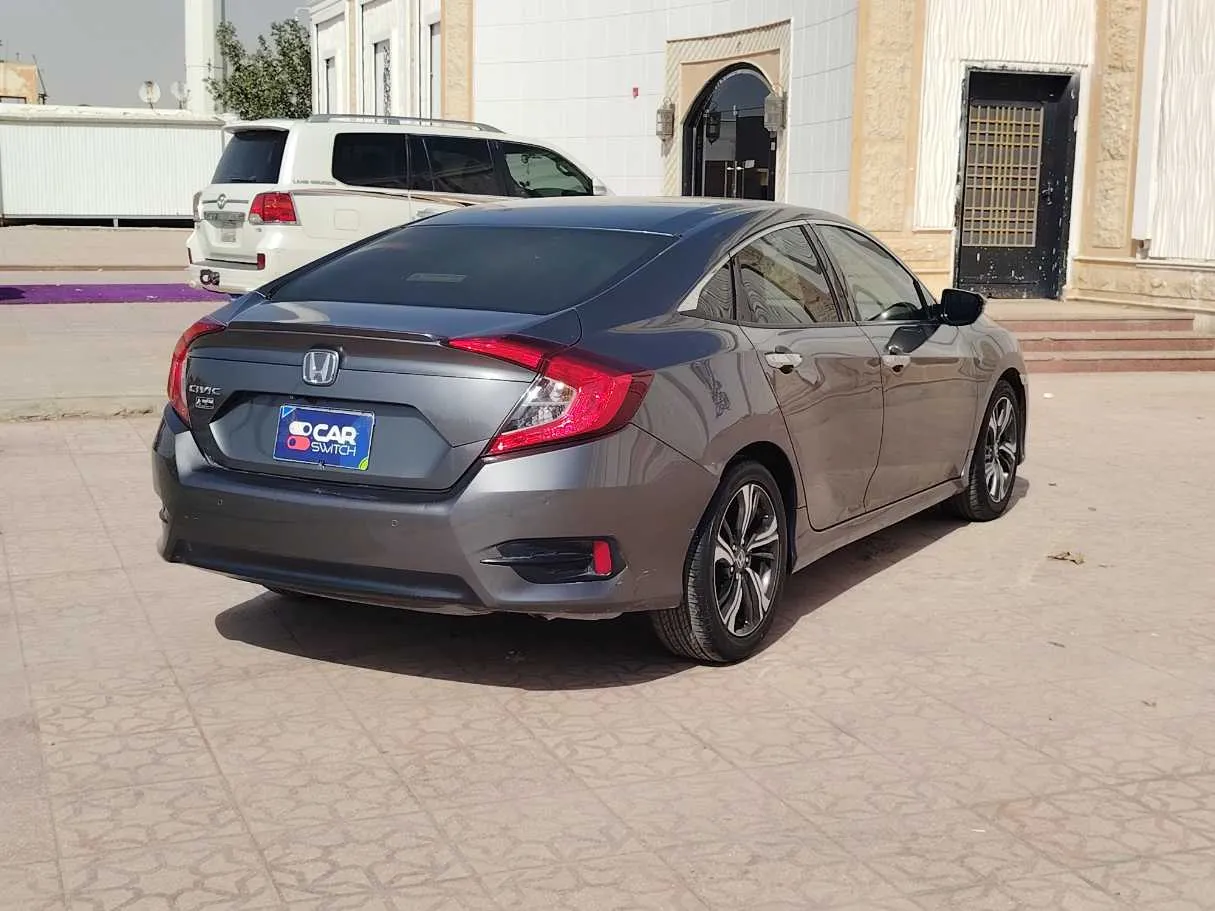 Car image 5