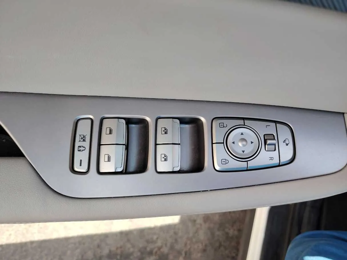 Car image 36