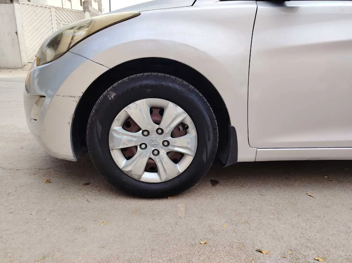 Car image 9