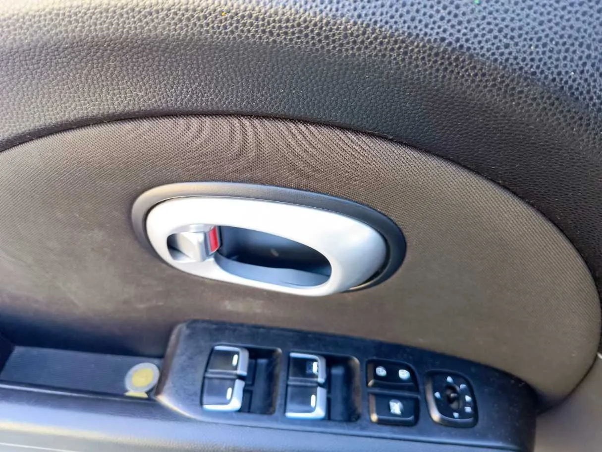 Car image 30