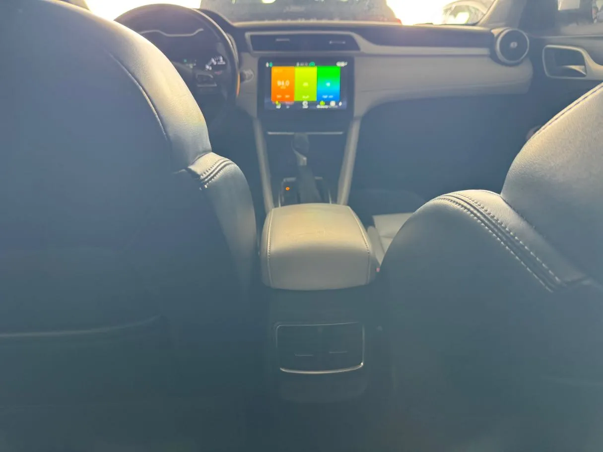 Car image 19