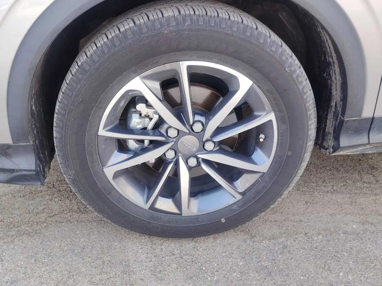 Car image 10