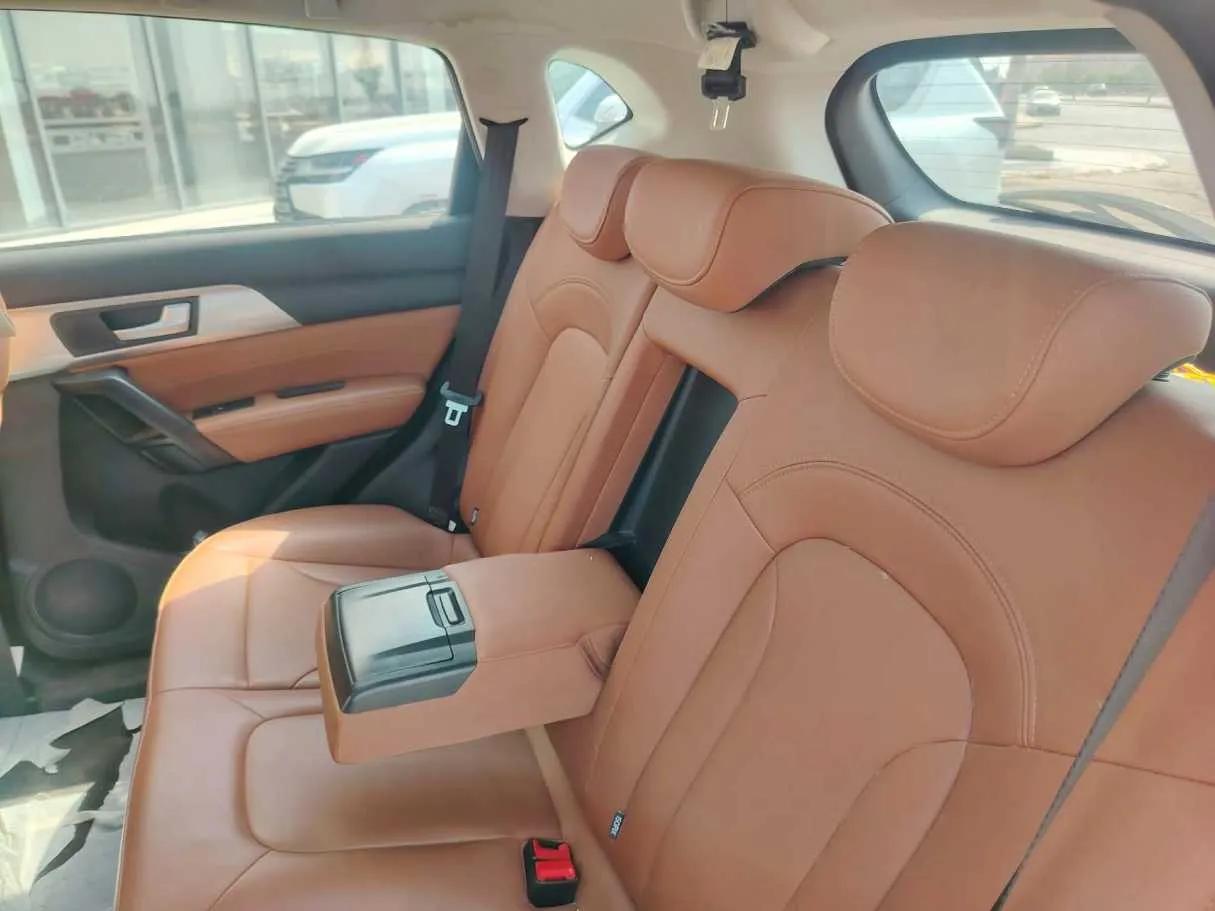 Car image 15