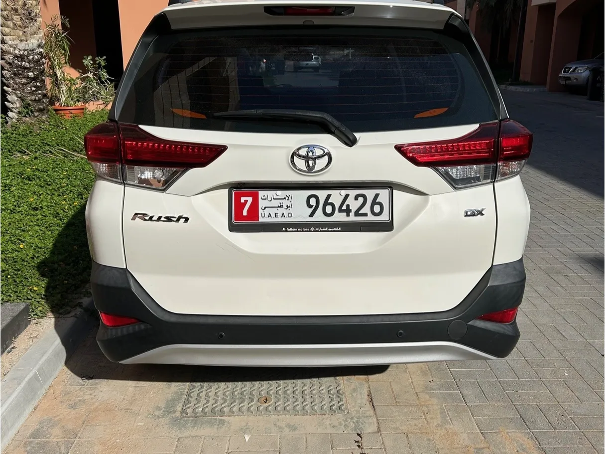 Car image 14