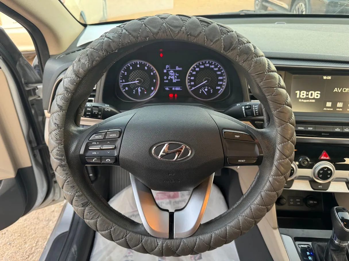 Car image 18