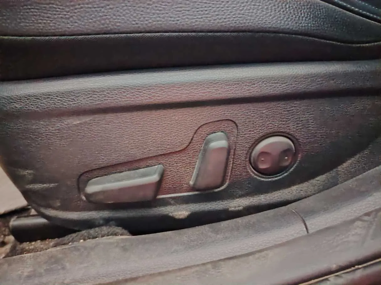 Car image 29