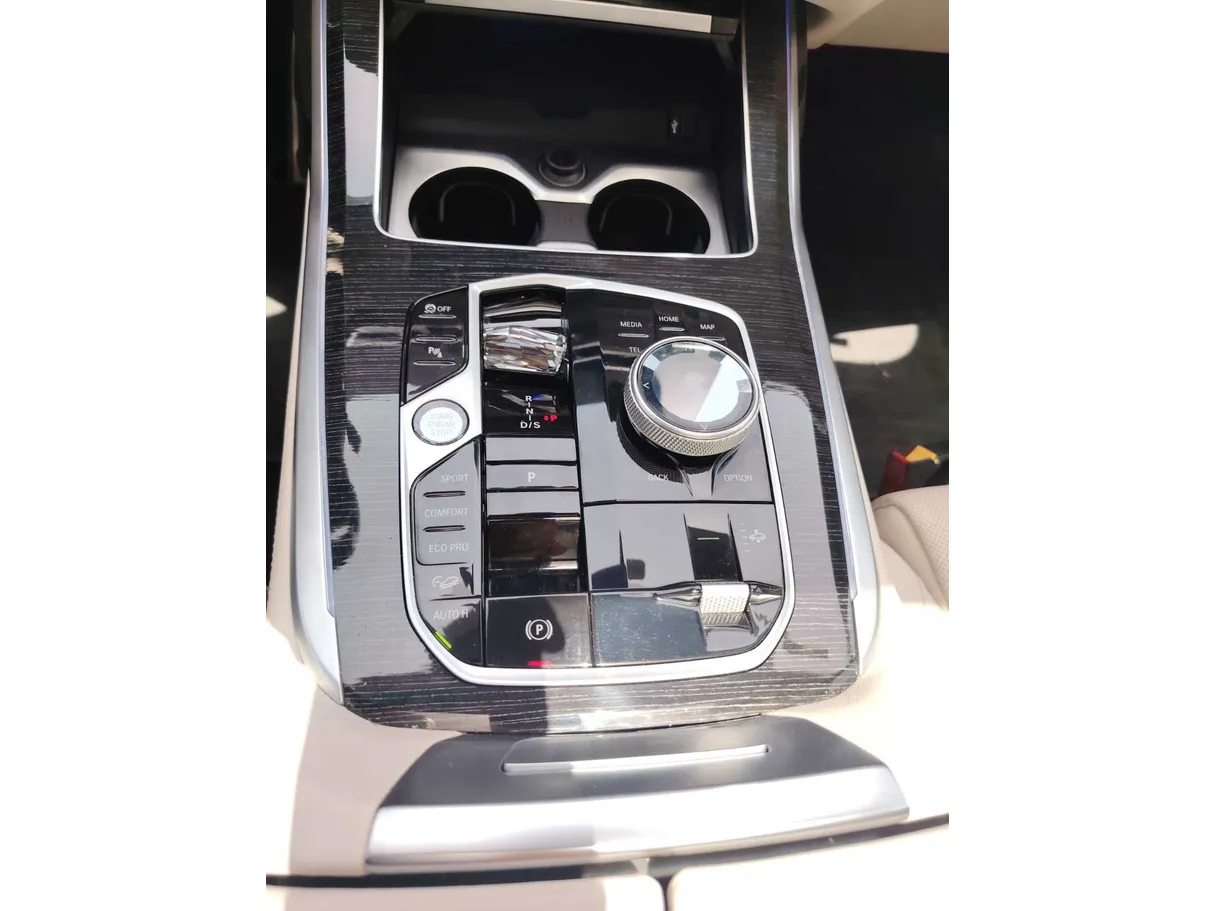 Car image 24