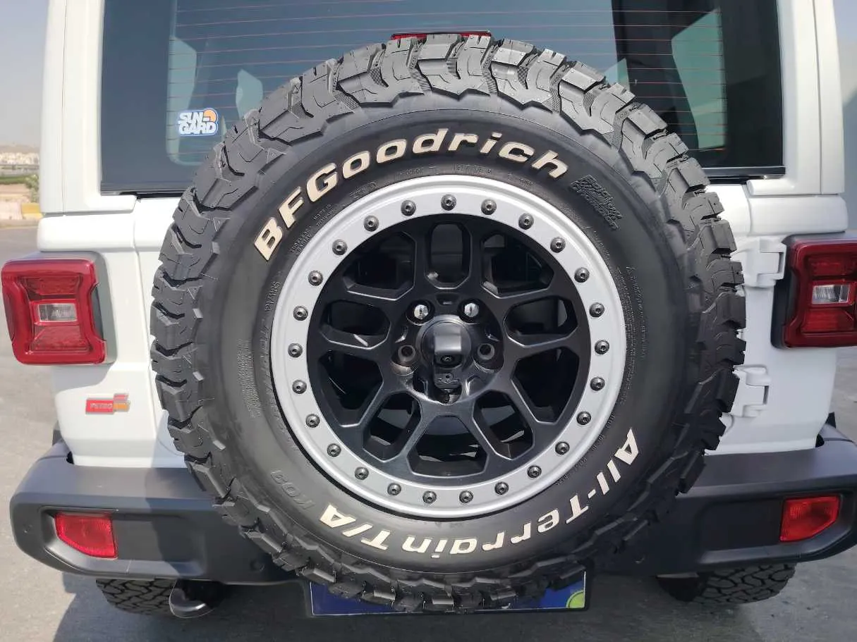 Car image 28