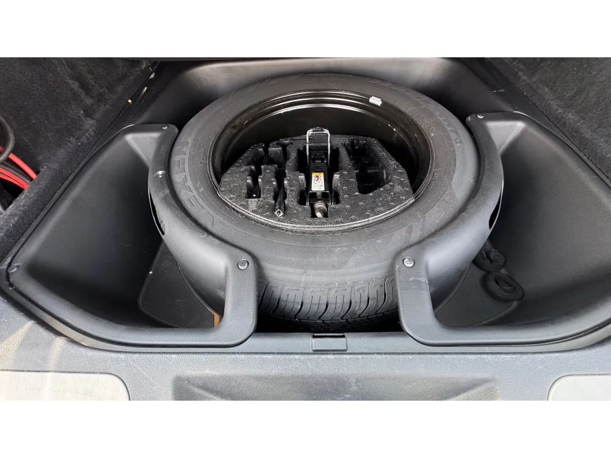 Car image 26