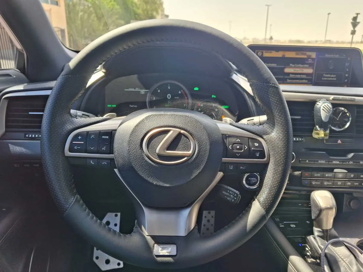 Car image 14
