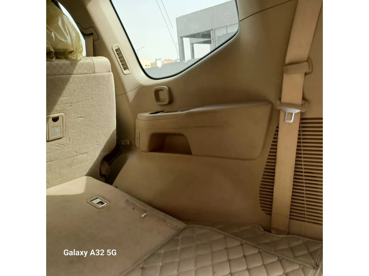 Car image 26