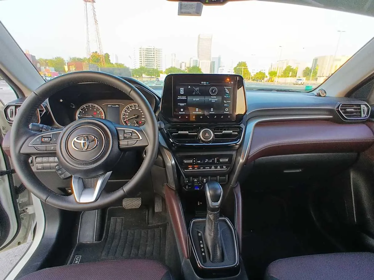Car image 14