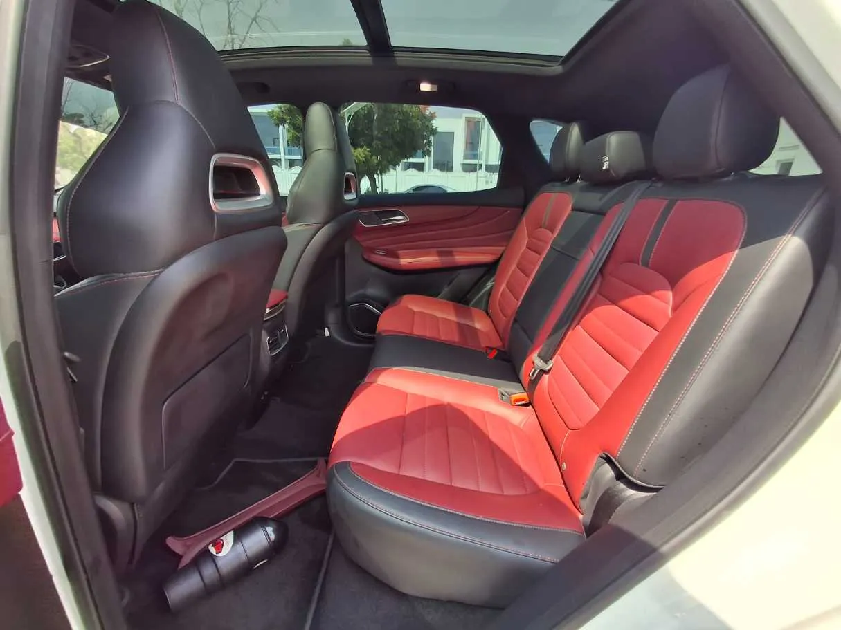 Car image 13
