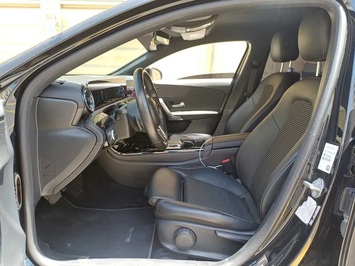 Car image 12