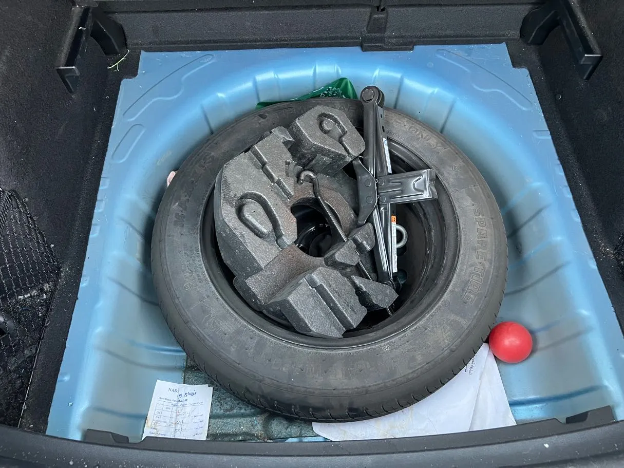 Car image 27