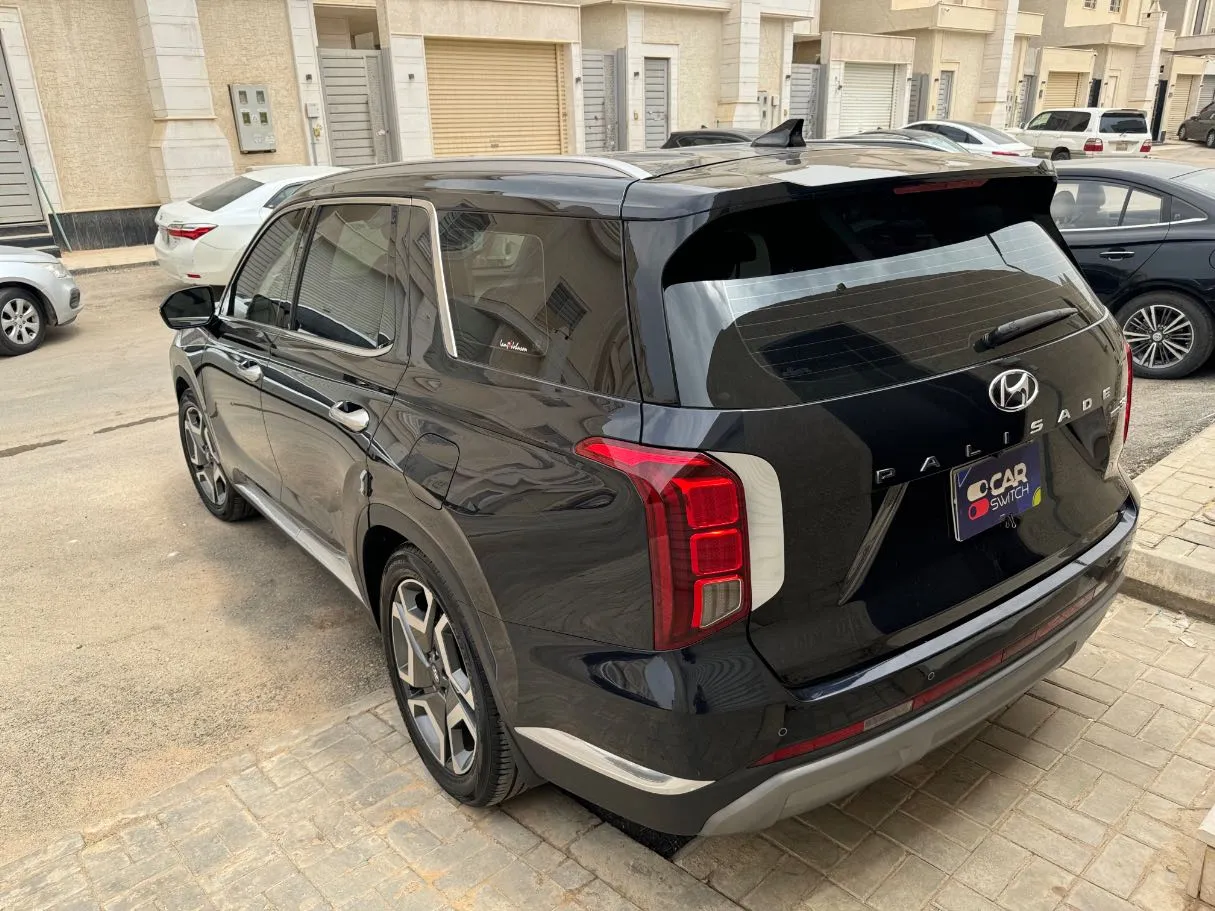 Car image 5