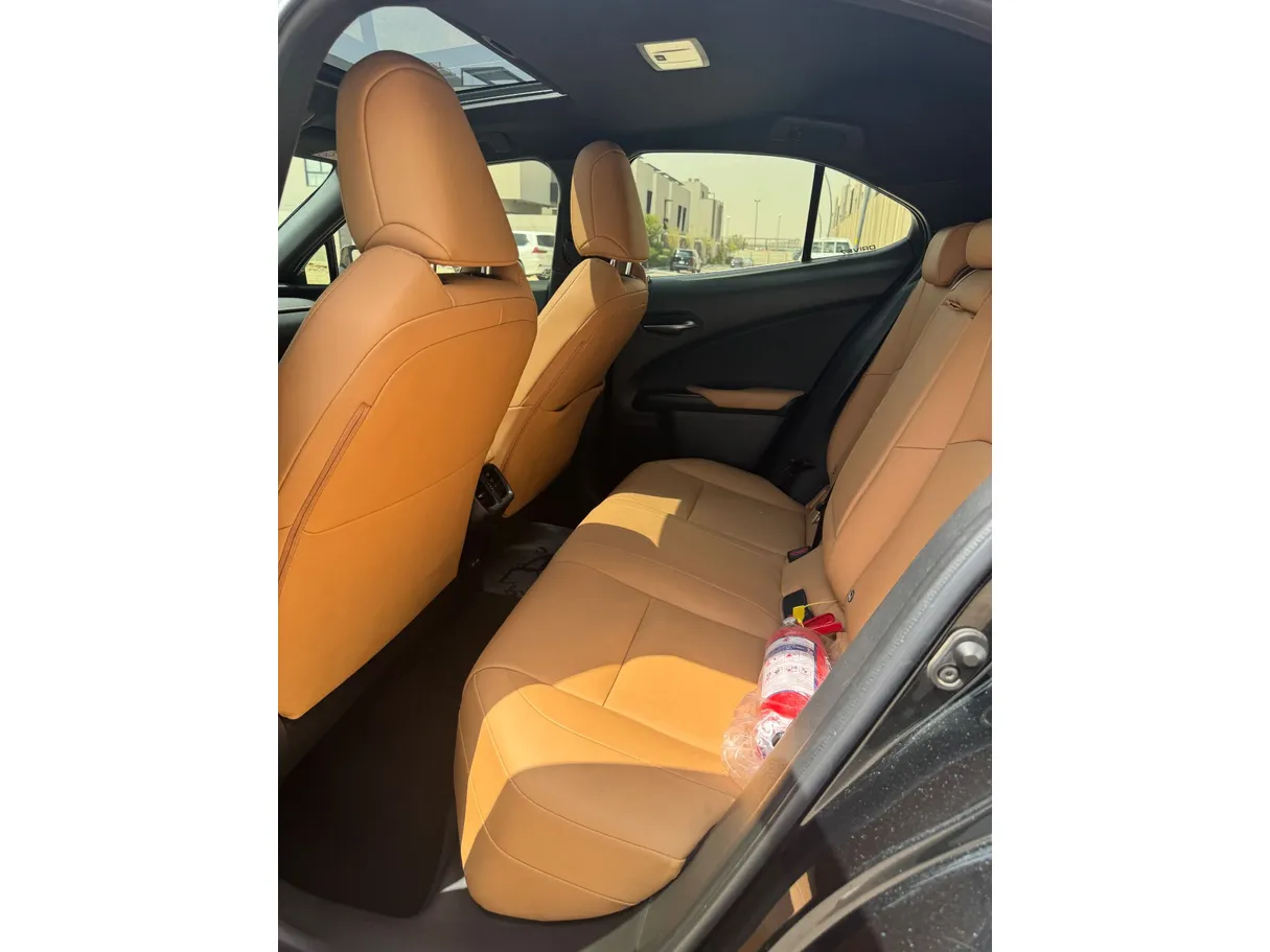 Car image 13