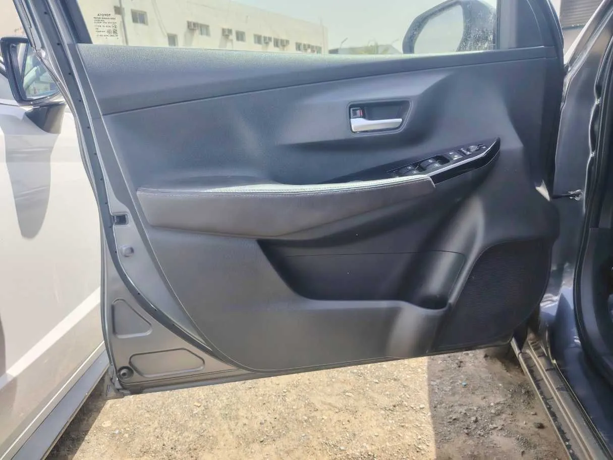 Car image 11