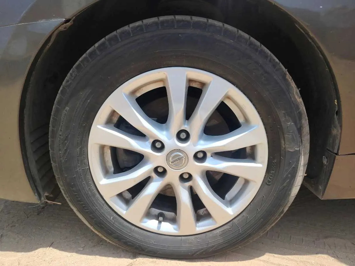 Car image 10