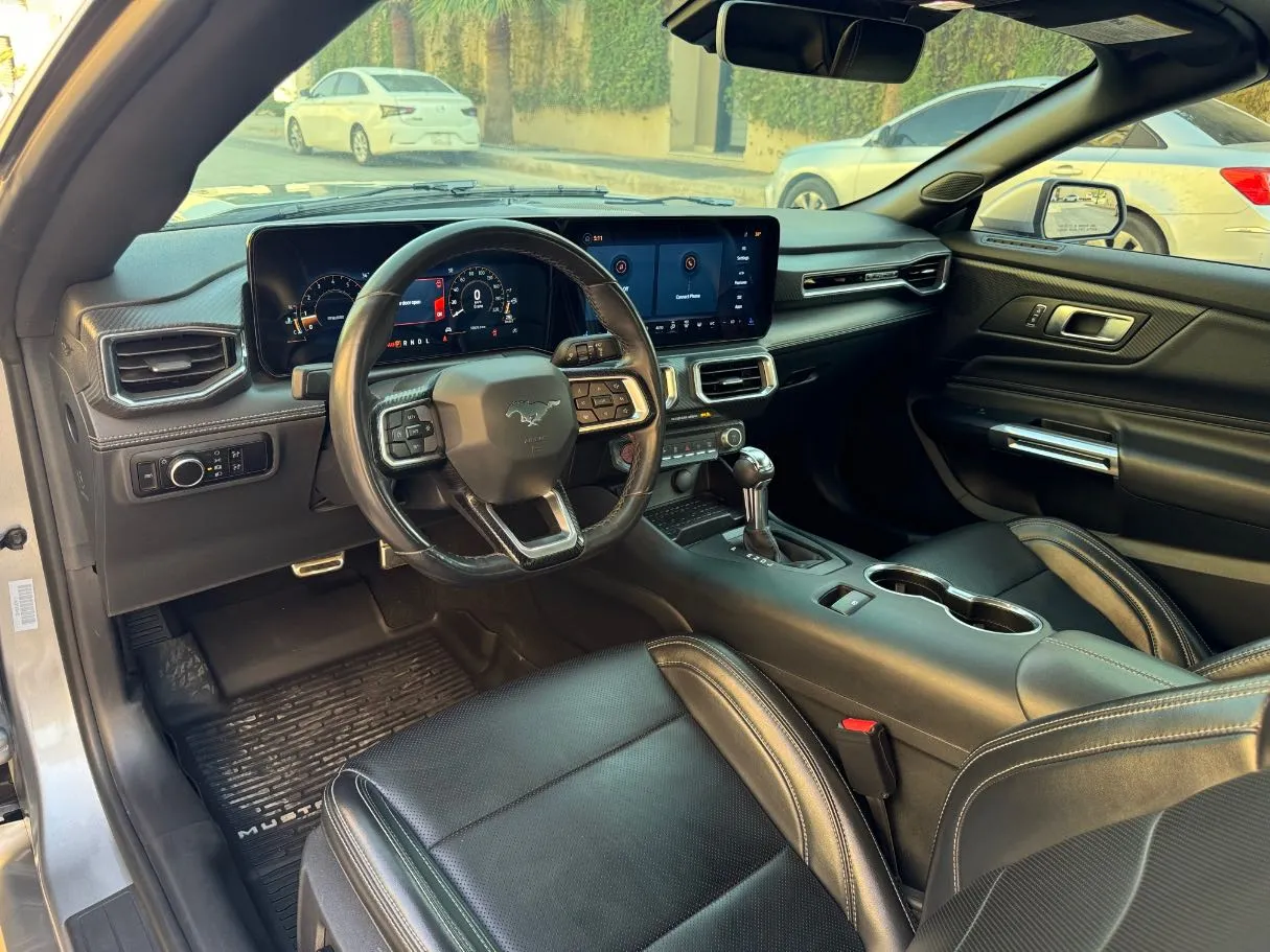 Car image 11