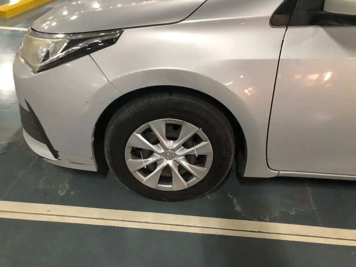 Car image 9
