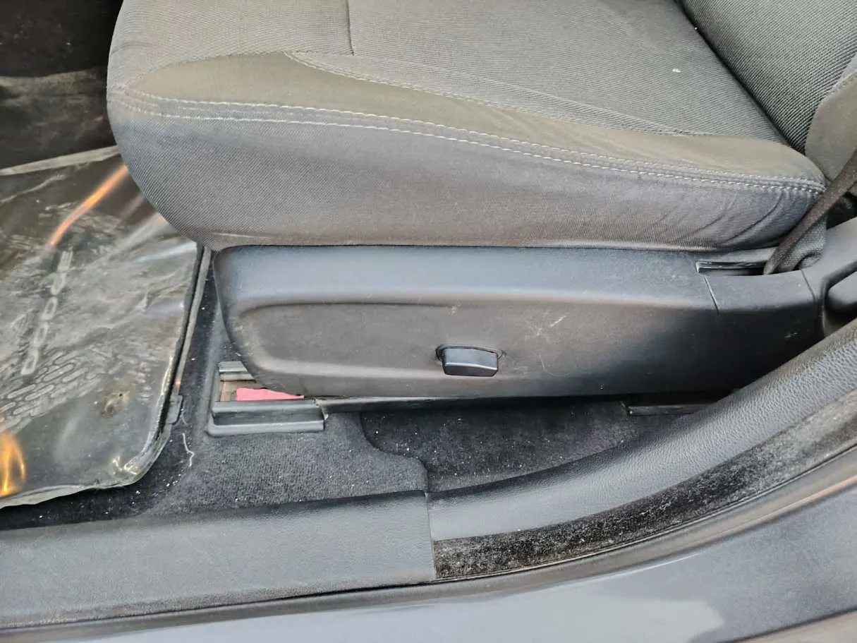 Car image 35