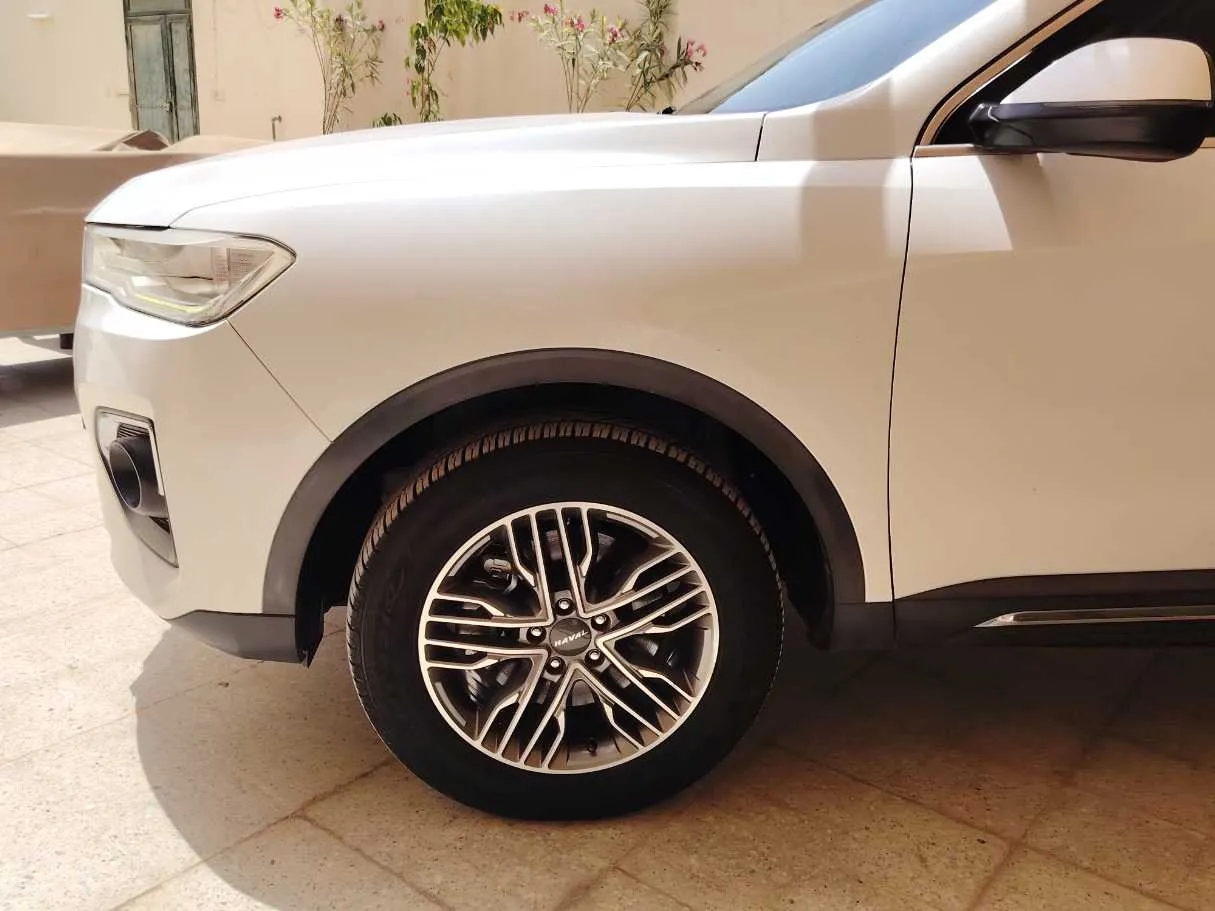 Car image 9