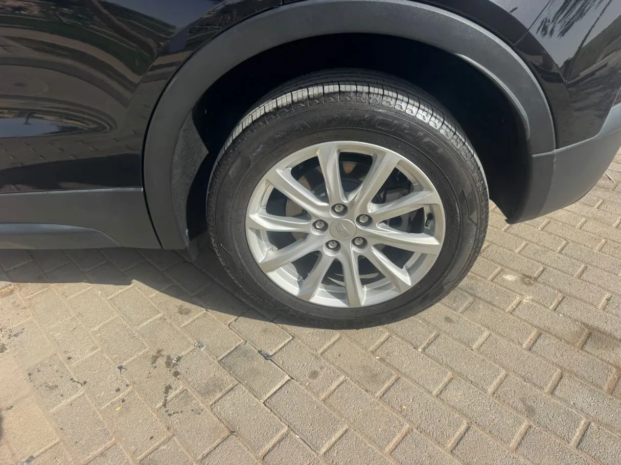 Car image 9
