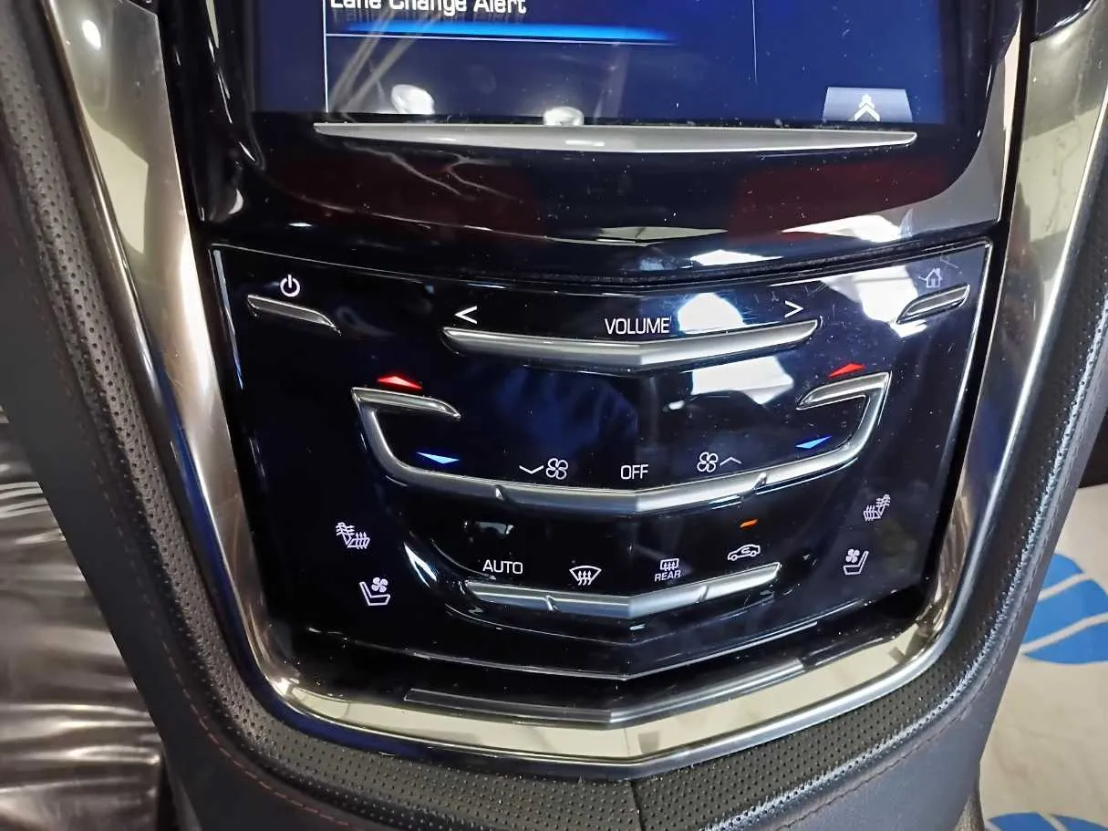 Car image 26