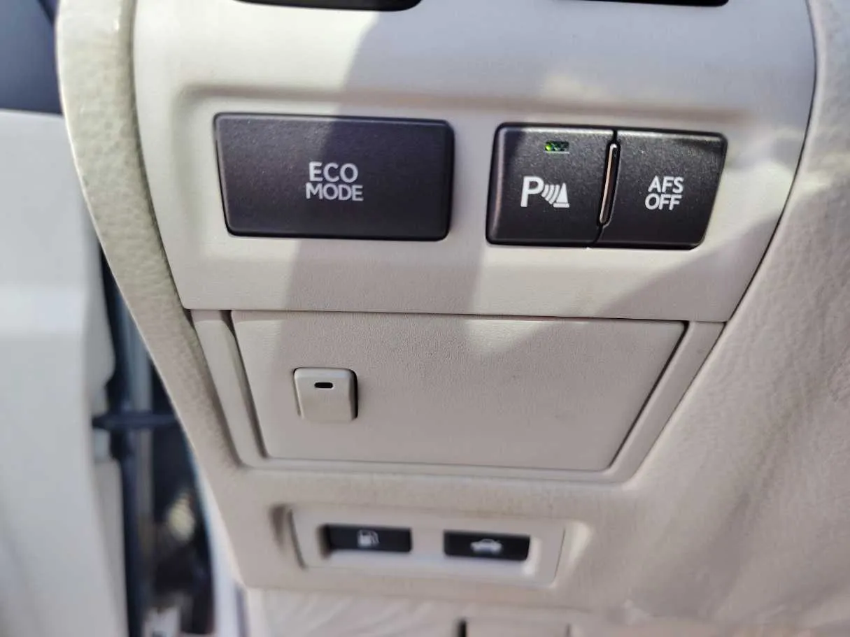 Car image 35