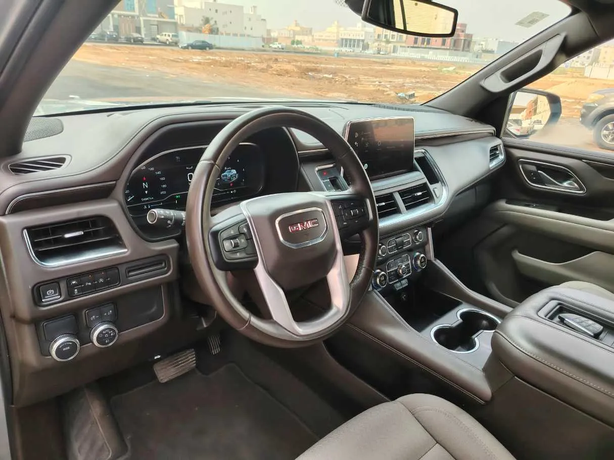 Car image 13