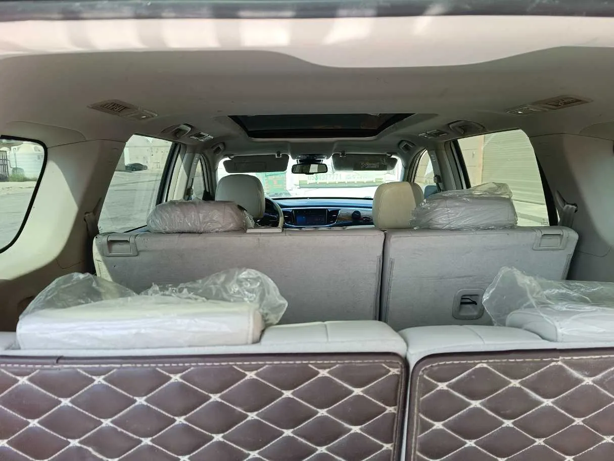 Car image 32
