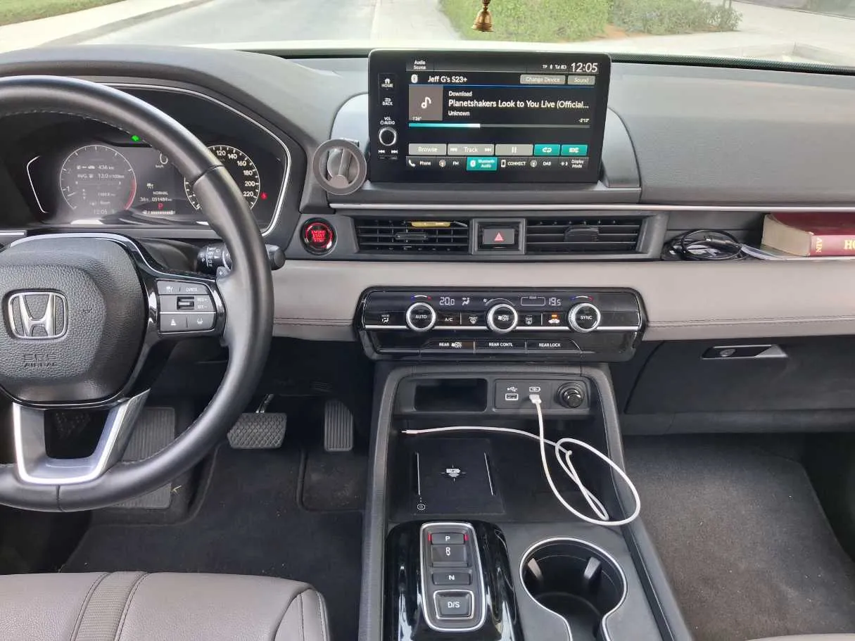 Car image 17