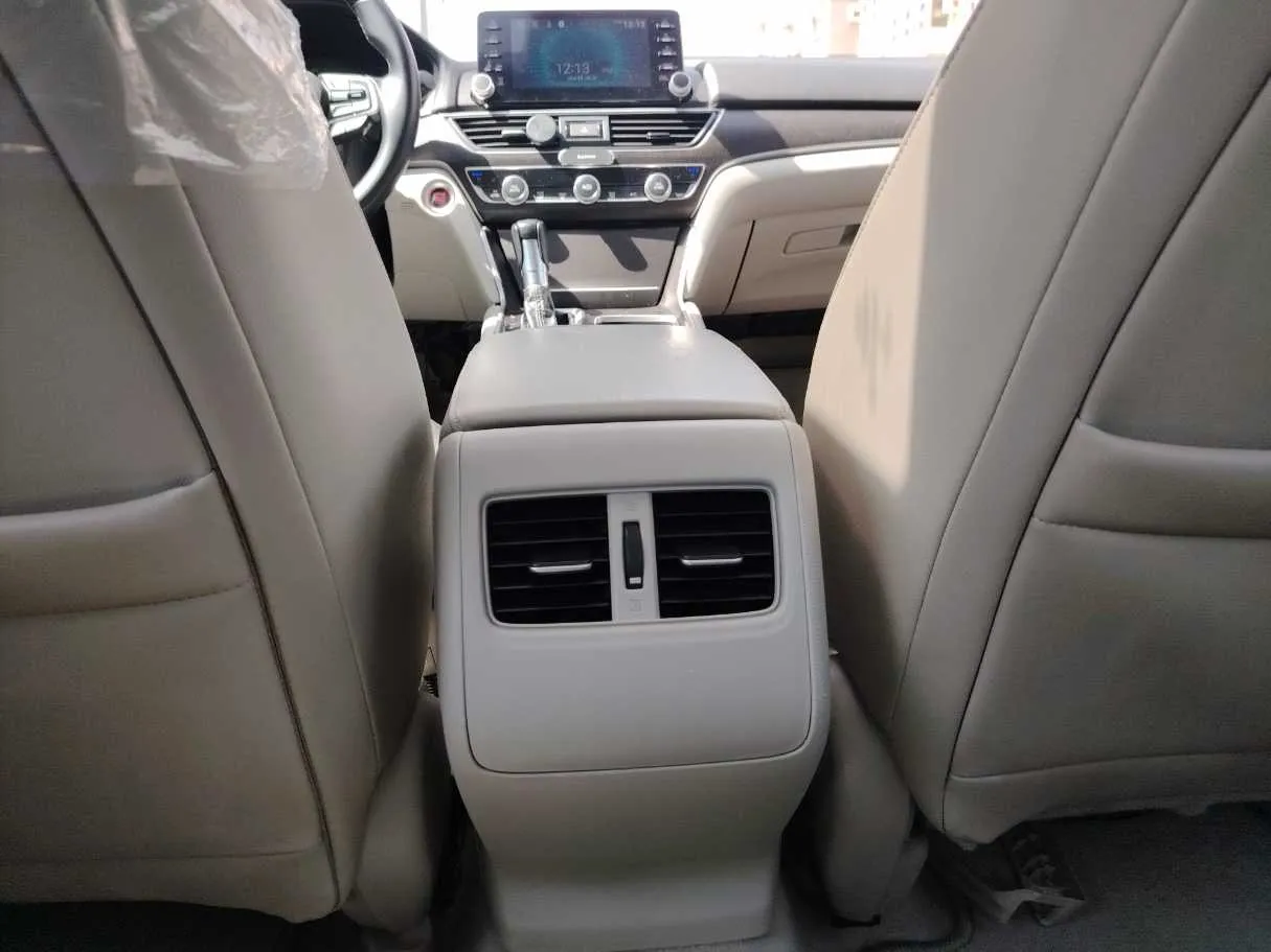Car image 24