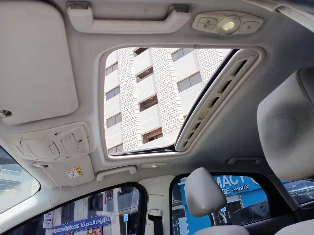 Car image 20