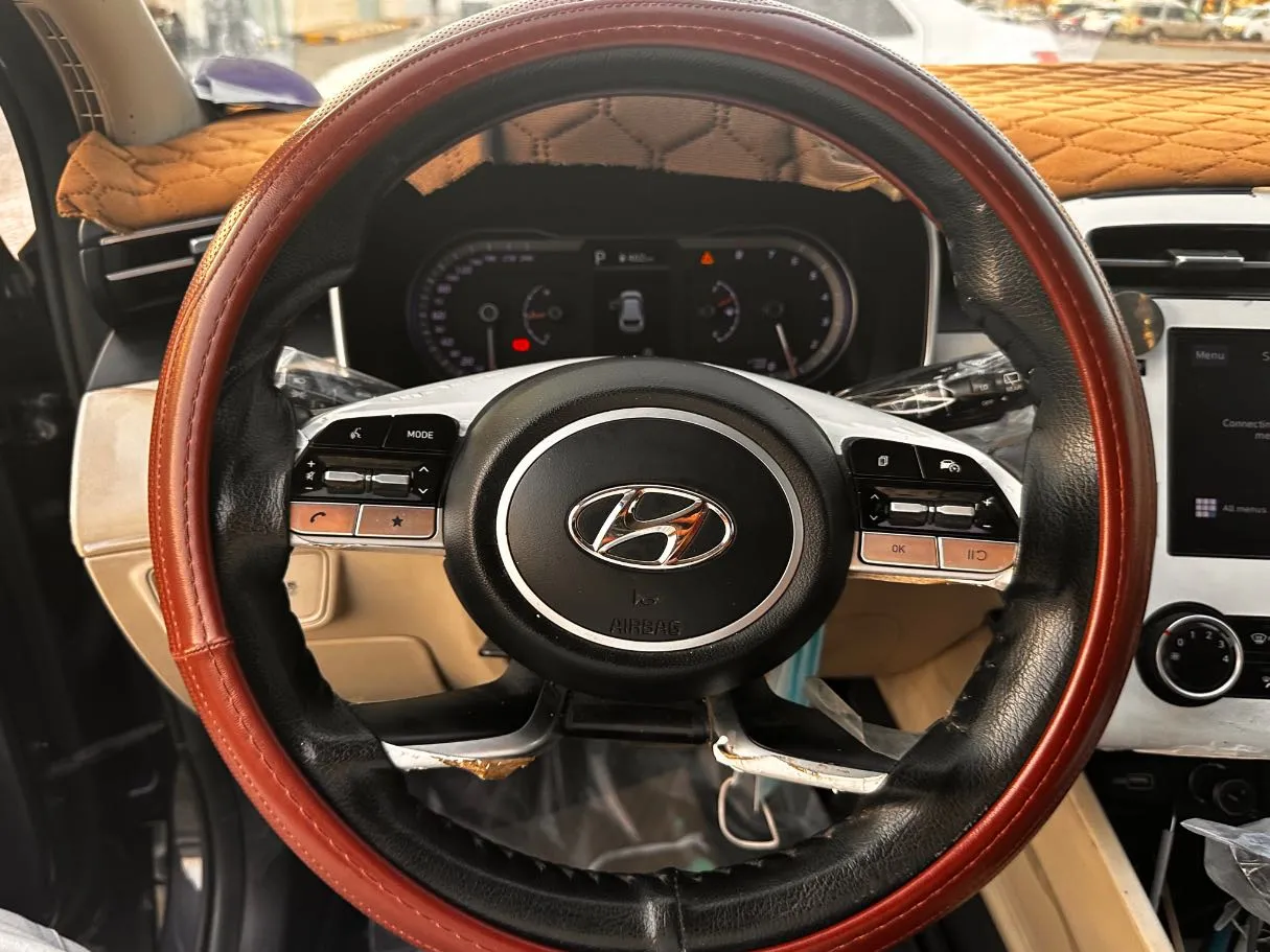 Car image 17
