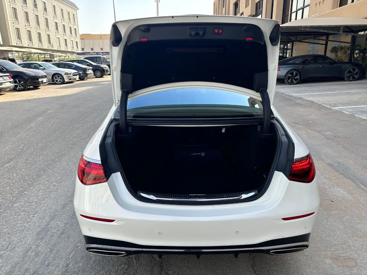 Car image 24