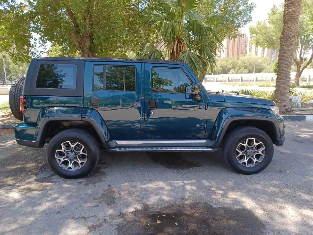 Car image 4