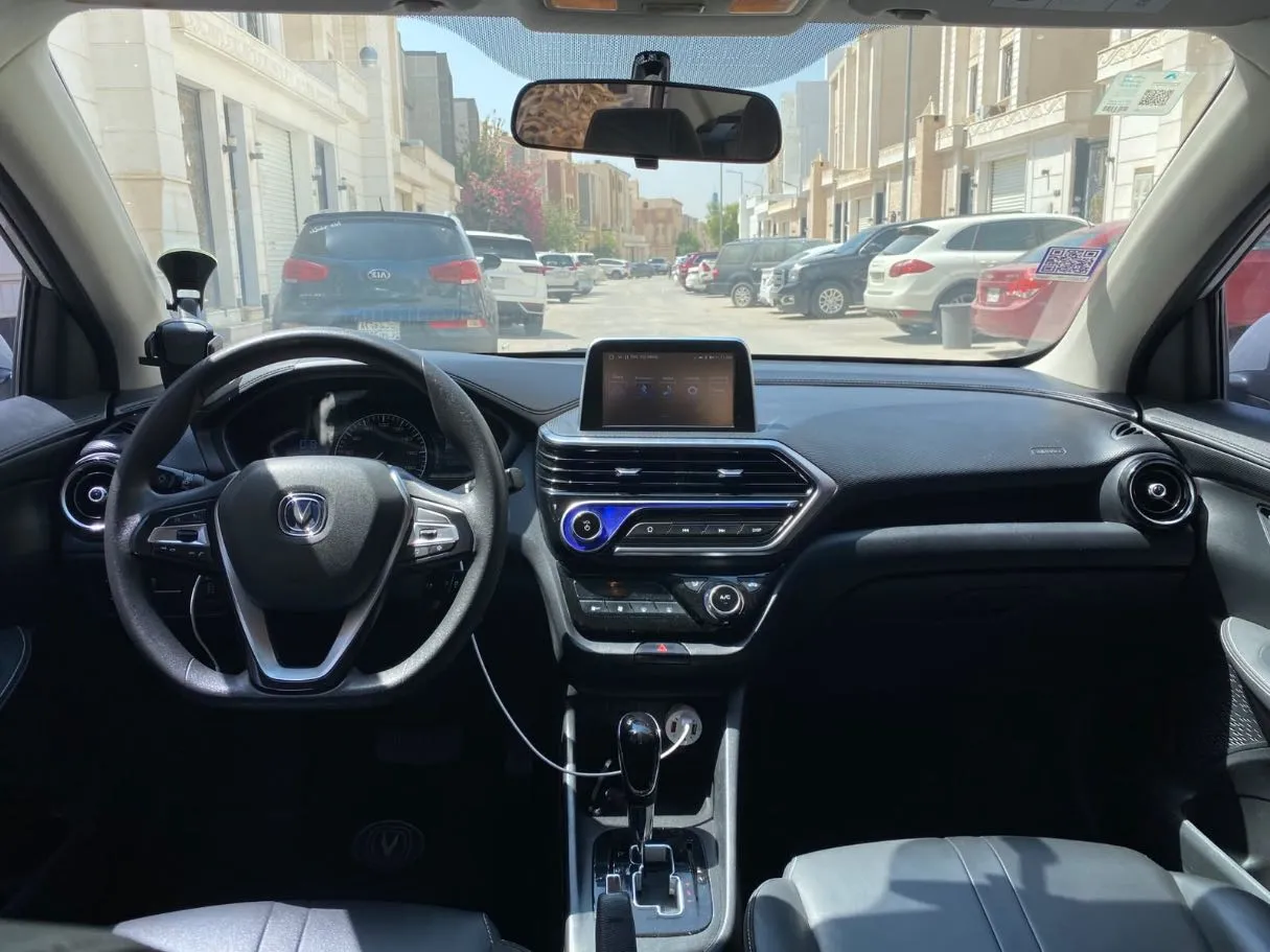 Car image 15
